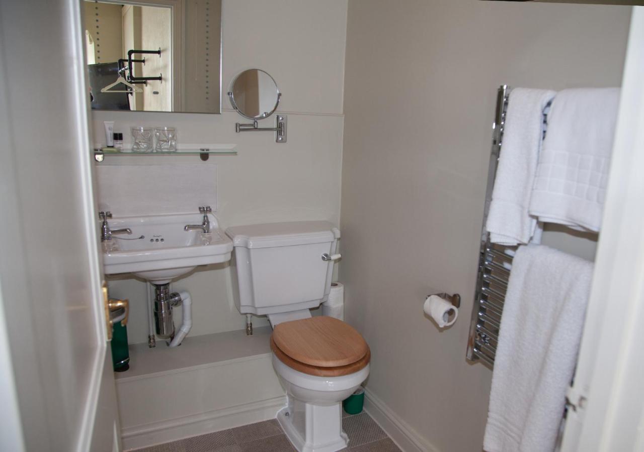 The Kings Arms Hotel Malmesbury Bagian luar foto