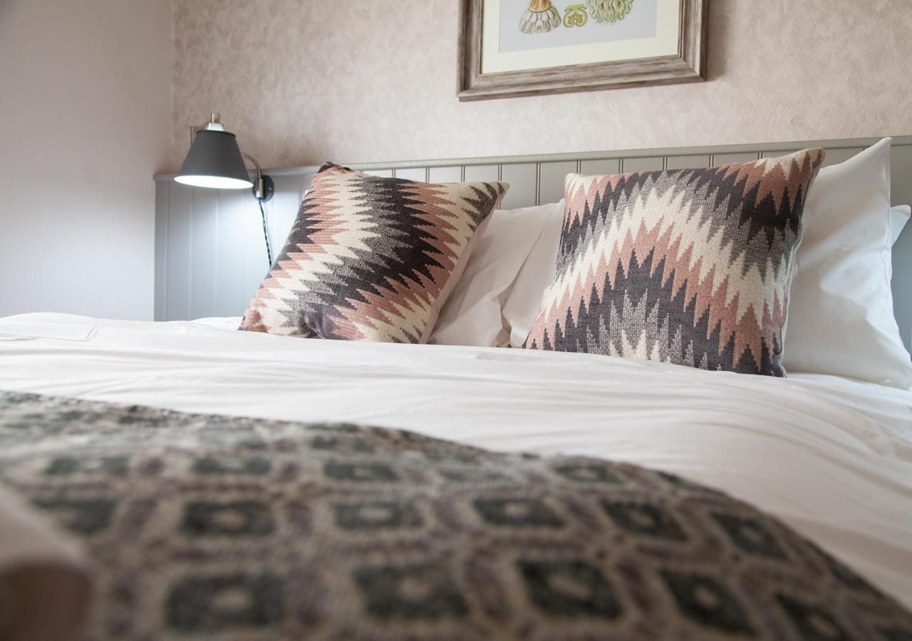 The Kings Arms Hotel Malmesbury Bagian luar foto