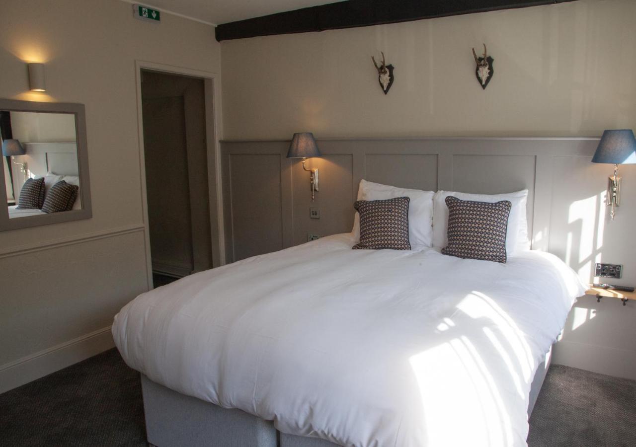 The Kings Arms Hotel Malmesbury Bagian luar foto