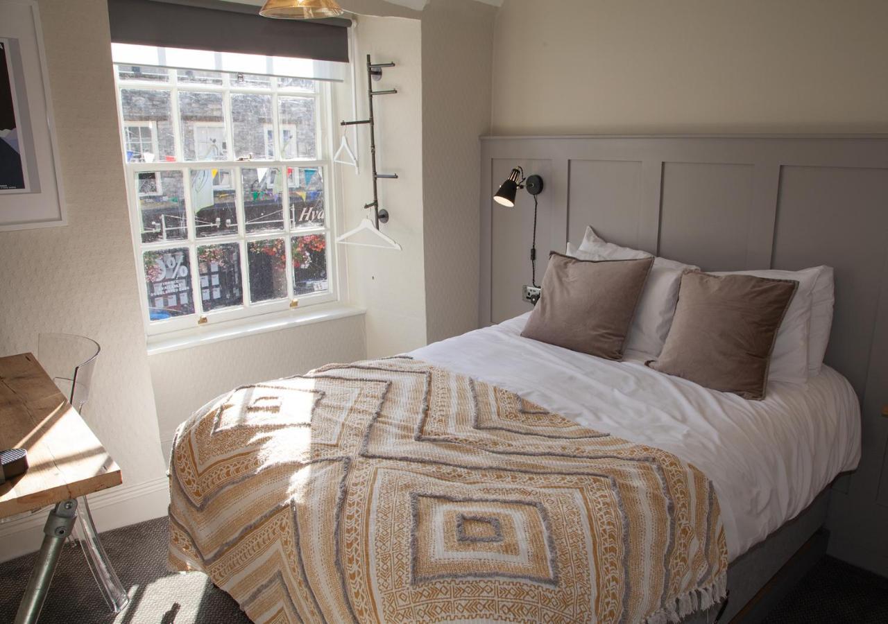 The Kings Arms Hotel Malmesbury Bagian luar foto