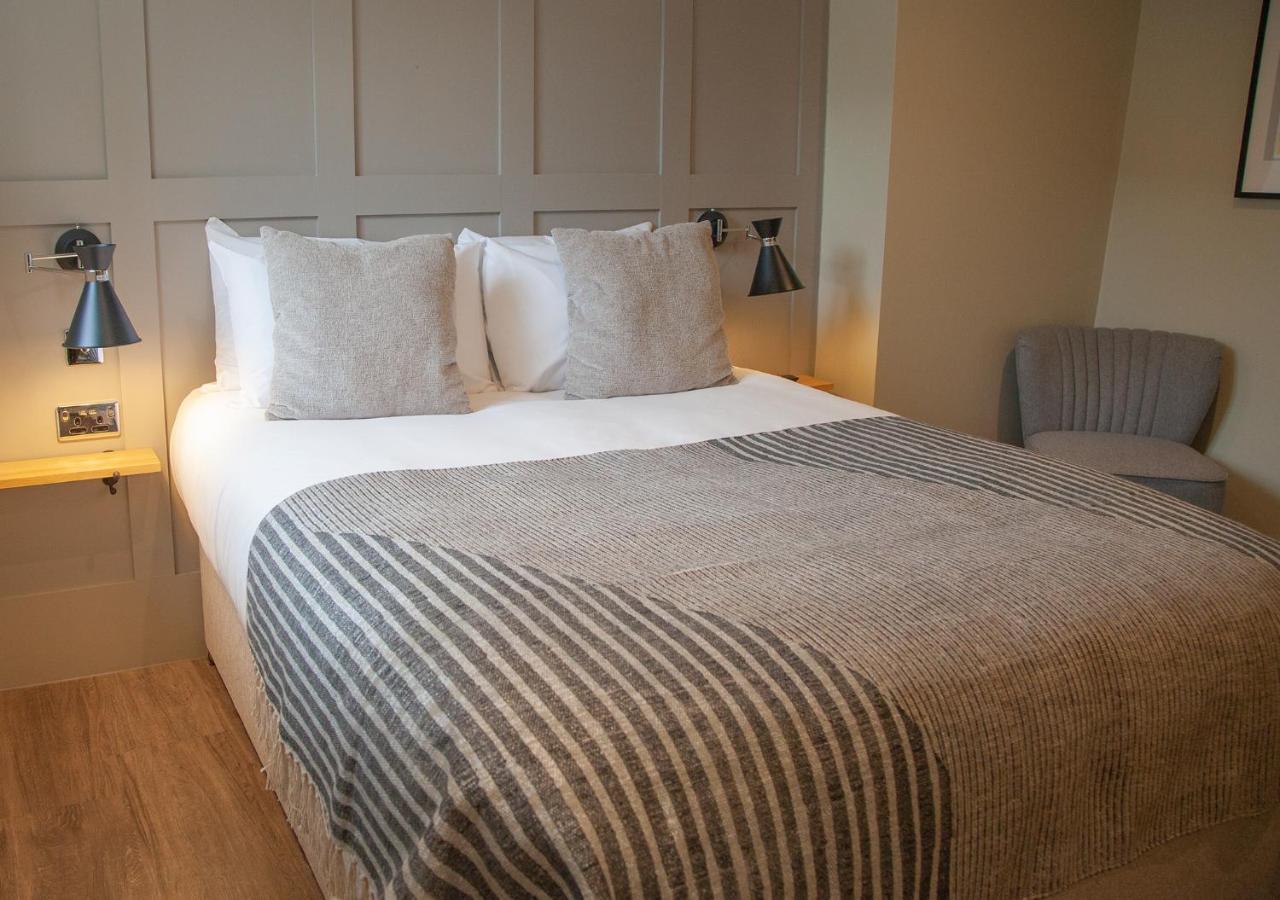The Kings Arms Hotel Malmesbury Bagian luar foto
