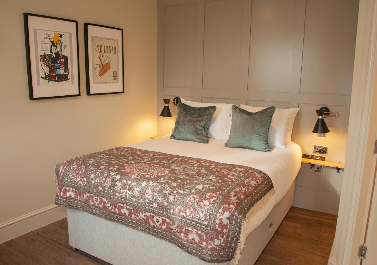 The Kings Arms Hotel Malmesbury Bagian luar foto