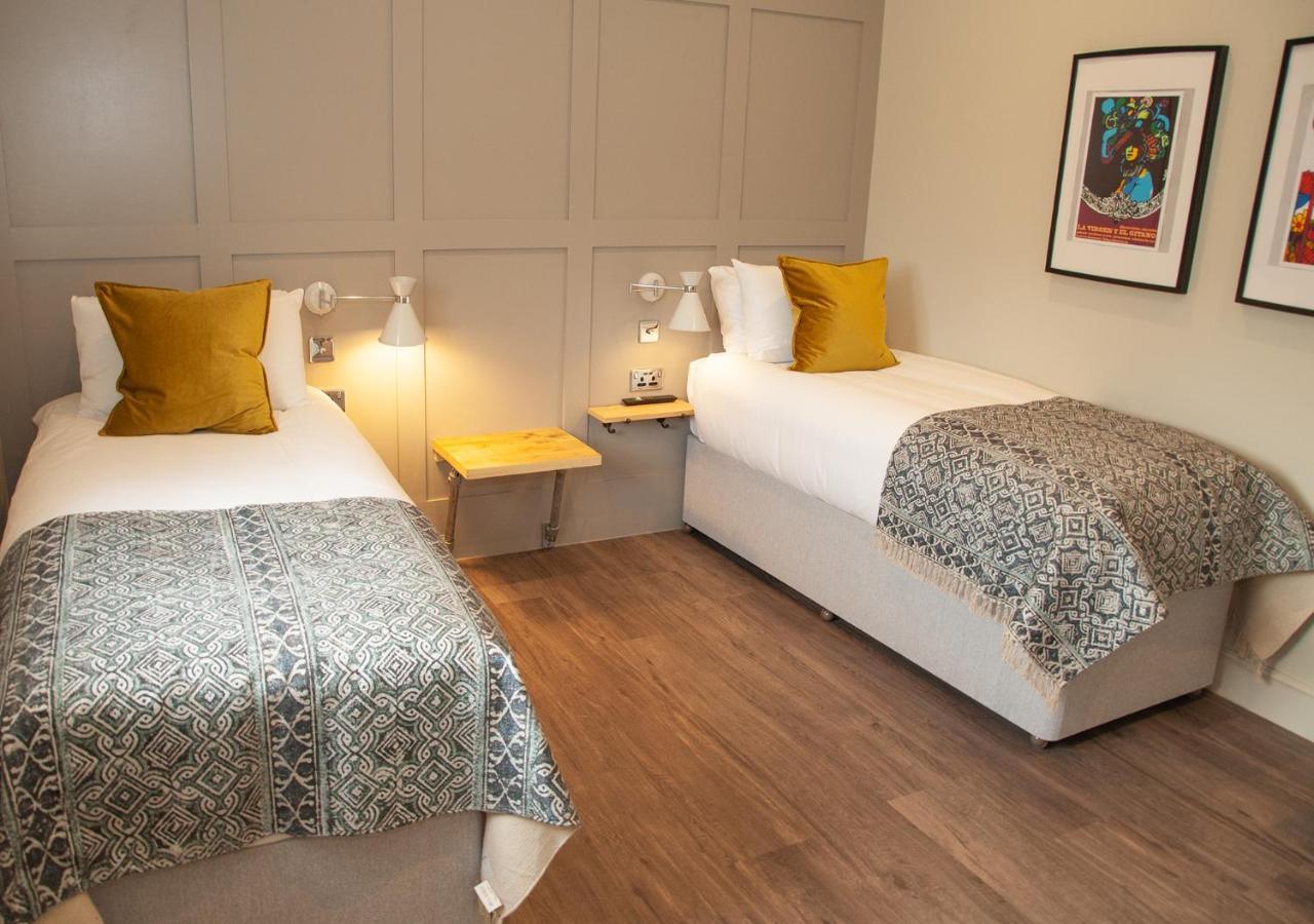 The Kings Arms Hotel Malmesbury Bagian luar foto