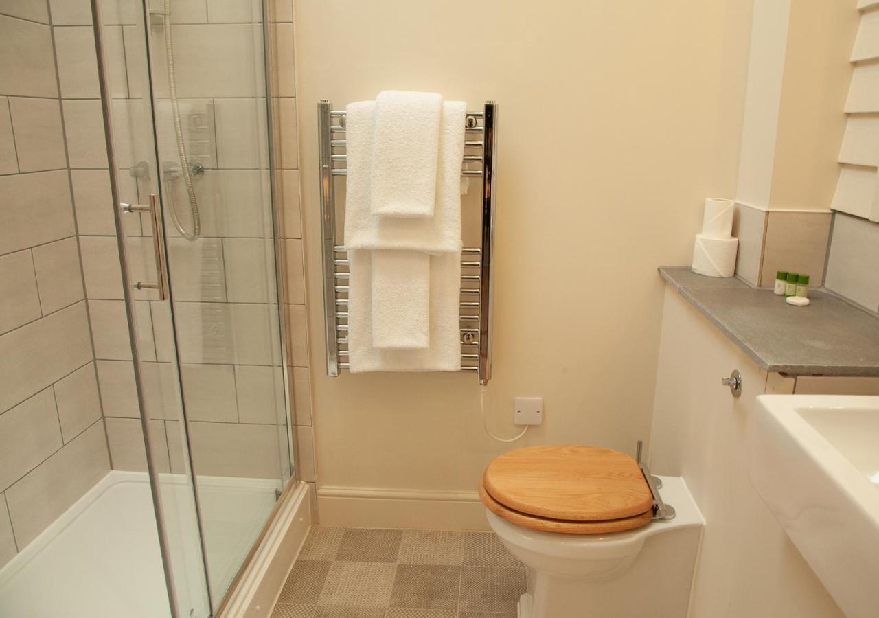 The Kings Arms Hotel Malmesbury Bagian luar foto